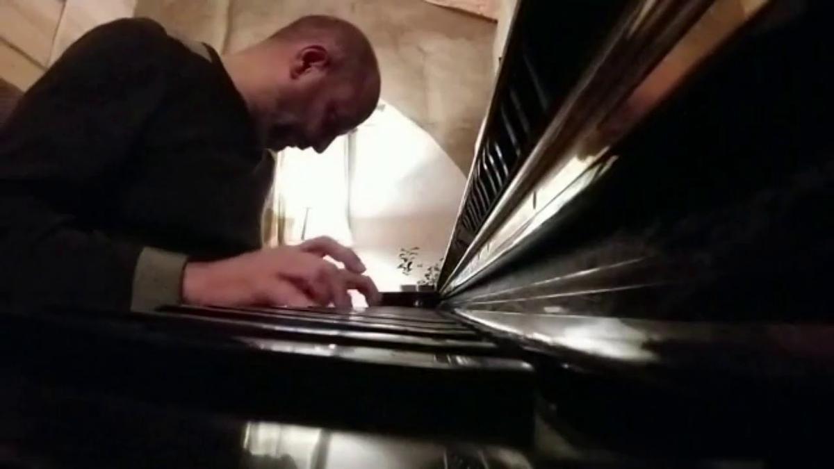 'Video thumbnail for Piano Solo | Comme le vent'